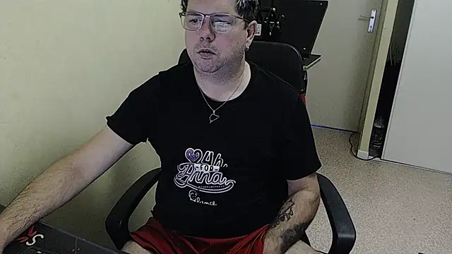 Snapshot of blueandwhite1 chatting on December 18, 2024, 8:09 am blueandwhite1 online show from December 18, 2024, 8:09 am