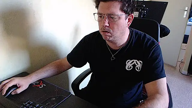 Snapshot of blueandwhite1 chatting on December 28, 2024, 3:26 pm blueandwhite1 online show from December 28, 2024, 3:26 pm