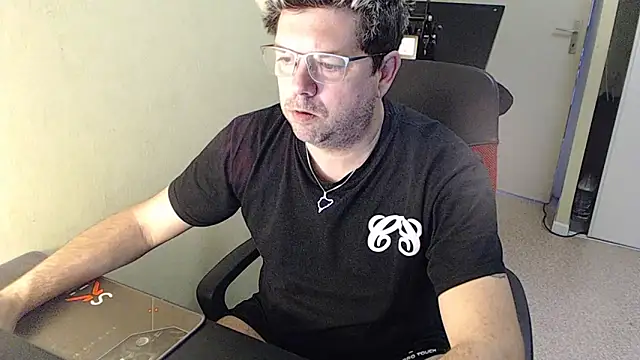 Snapshot of blueandwhite1 chatting on December 29, 2024, 8:22 am blueandwhite1 online show from December 29, 2024, 8:22 am