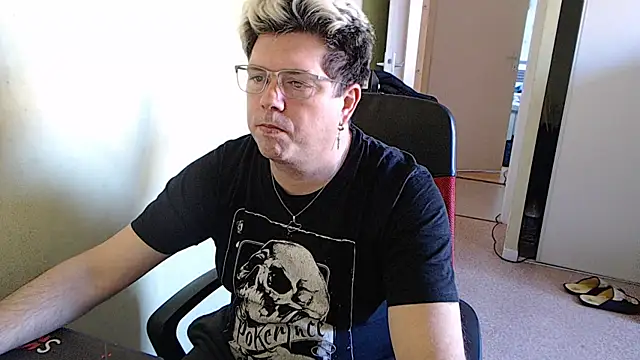 Snapshot of blueandwhite1 chatting on December 30, 2024, 11:15 am blueandwhite1 online show from December 30, 2024, 11:15 am