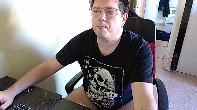 Snapshot of blueandwhite1 chatting on December 31, 2024, 1:30 pm blueandwhite1 online show from December 31, 2024, 1:30 pm