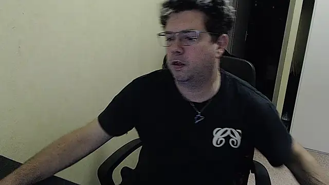 Snapshot of blueandwhite1 chatting on January 2, 2025, 9:00 am blueandwhite1 online show from January 2, 2025, 9:00 am