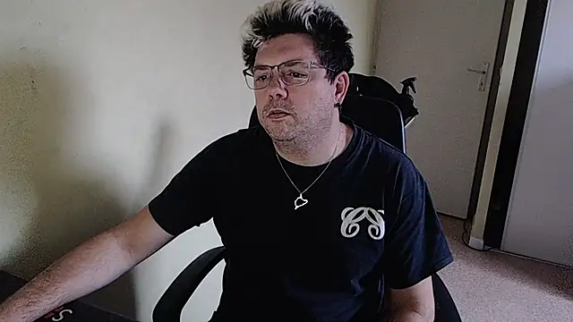 Snapshot of blueandwhite1 chatting on January 2, 2025, 2:35 pm blueandwhite1 online show from January 2, 2025, 2:35 pm