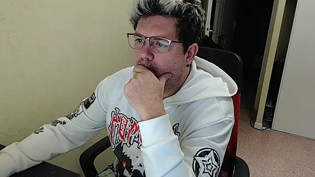 Snapshot of blueandwhite1 chatting on January 3, 2025, 5:10 pm blueandwhite1 online show from January 3, 2025, 5:10 pm