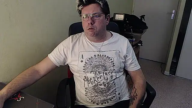 Snapshot of blueandwhite1 chatting on January 7, 2025, 3:33 pm blueandwhite1 online show from January 7, 2025, 3:33 pm