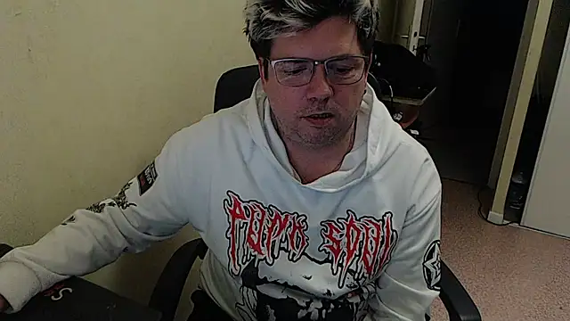 Snapshot of blueandwhite1 chatting on January 7, 2025, 9:46 pm blueandwhite1 online show from January 7, 2025, 9:46 pm