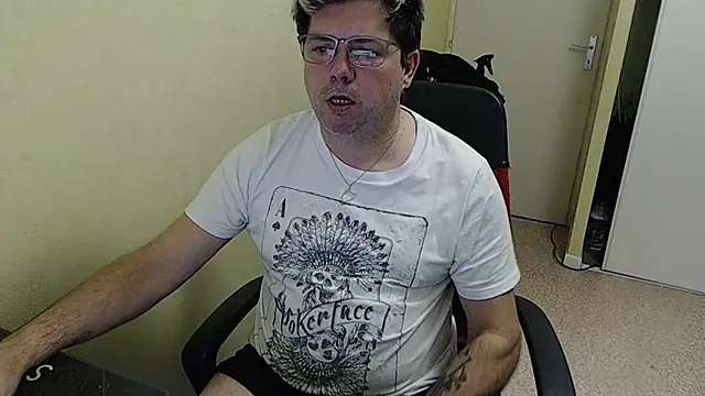 Snapshot of blueandwhite1 chatting on January 8, 2025, 8:27 am blueandwhite1 online show from January 8, 2025, 8:27 am