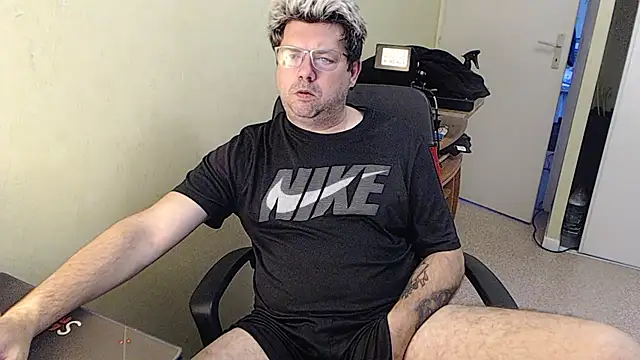 Snapshot of blueandwhite1 chatting on January 11, 2025, 8:11 am blueandwhite1 online show from January 11, 2025, 8:11 am