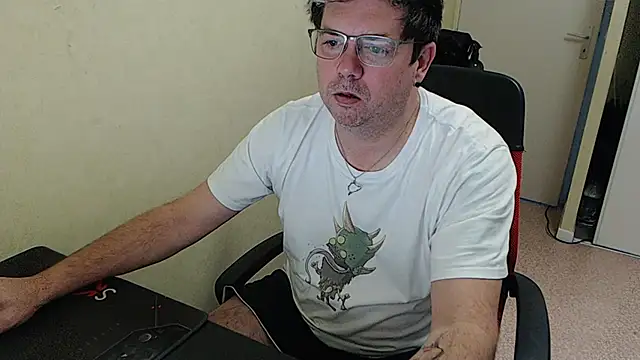 Snapshot of blueandwhite1 chatting on January 15, 2025, 8:09 am blueandwhite1 online show from January 15, 2025, 8:09 am