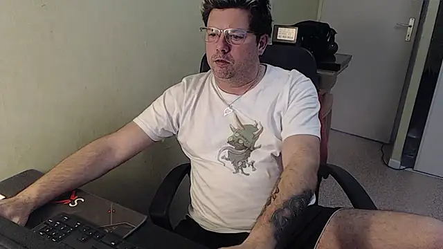 Snapshot of blueandwhite1 chatting on January 16, 2025, 3:35 pm blueandwhite1 online show from January 16, 2025, 3:35 pm