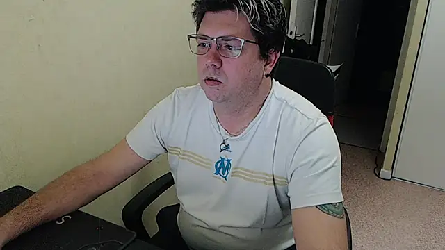 Snapshot of blueandwhite1 chatting on January 26, 2025, 5:44 pm blueandwhite1 online show from January 26, 2025, 5:44 pm