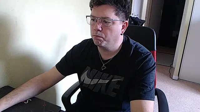 Snapshot of blueandwhite1 chatting on February 1, 2025, 12:58 pm blueandwhite1 online show from February 1, 2025, 12:58 pm