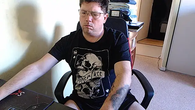 Snapshot of blueandwhite1 chatting on February 4, 2025, 3:57 pm blueandwhite1 online show from February 4, 2025, 3:57 pm