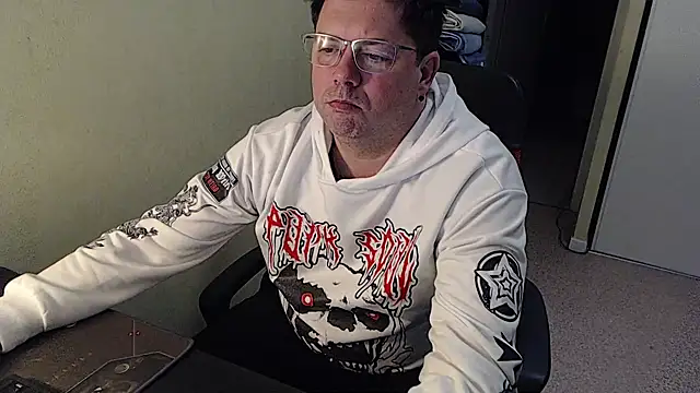 Snapshot of blueandwhite1 chatting on February 8, 2025, 10:40 pm blueandwhite1 online show from February 8, 2025, 10:40 pm