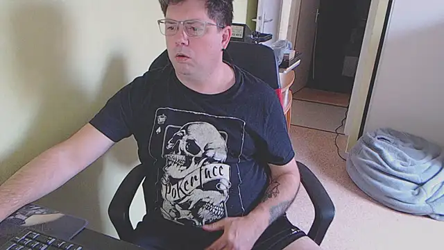 Snapshot of blueandwhite1 chatting on February 13, 2025, 3:46 pm blueandwhite1 online show from February 13, 2025, 3:46 pm