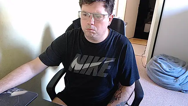 Snapshot of blueandwhite1 chatting on February 14, 2025, 3:58 pm blueandwhite1 online show from February 14, 2025, 3:58 pm