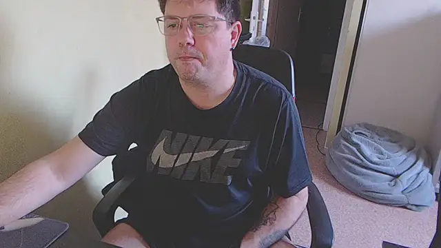 Snapshot of blueandwhite1 chatting on February 15, 2025, 8:11 am blueandwhite1 online show from February 15, 2025, 8:11 am