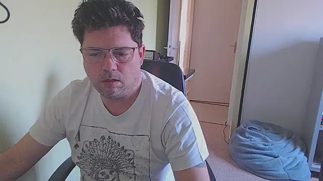 Snapshot of blueandwhite1 chatting on February 19, 2025, 3:27 pm blueandwhite1 online show from February 19, 2025, 3:27 pm