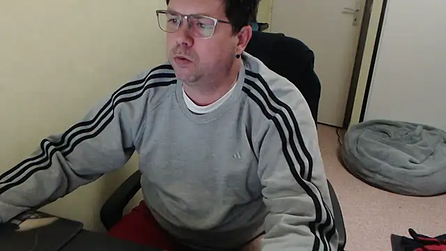 Snapshot of blueandwhite1 chatting on March 1, 2025, 8:21 pm blueandwhite1 online show from March 1, 2025, 8:21 pm