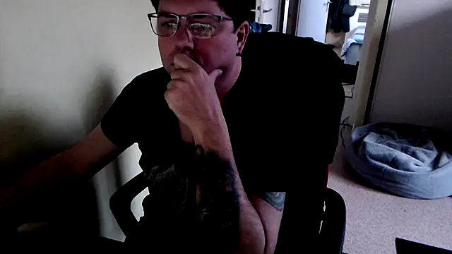 Snapshot of blueandwhite1 chatting on March 3, 2025, 5:18 pm blueandwhite1 online show from March 3, 2025, 5:18 pm