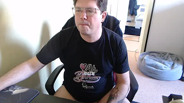 Snapshot of blueandwhite1 chatting on March 5, 2025, 3:40 pm blueandwhite1 online show from March 5, 2025, 3:40 pm