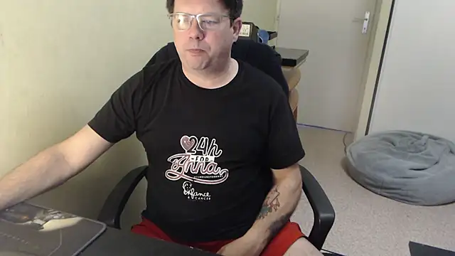 Snapshot of blueandwhite1 chatting on March 8, 2025, 8:44 am blueandwhite1 online show from March 8, 2025, 8:44 am