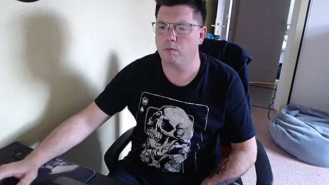 Snapshot of blueandwhite1 chatting on March 11, 2025, 3:34 pm blueandwhite1 online show from March 11, 2025, 3:34 pm