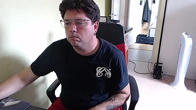 Snapshot of blueandwhite1 chatting on September 9, 2025, 2:49 pm blueandwhite1 online show from September 9, 2025, 2:49 pm