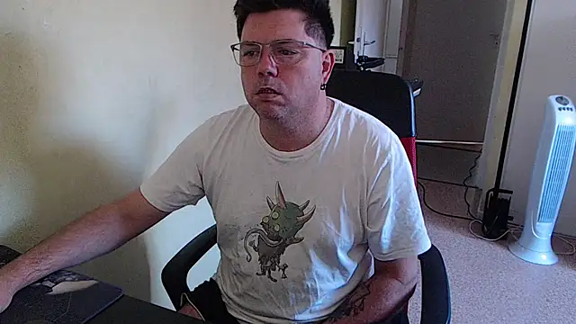 Snapshot of blueandwhite1 chatting on September 17, 2025, 7:32 am blueandwhite1 online show from September 17, 2025, 7:32 am