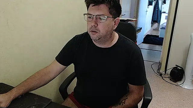 Snapshot of blueandwhite1 chatting on October 1, 2025, 6:52 am blueandwhite1 online show from October 1, 2025, 6:52 am