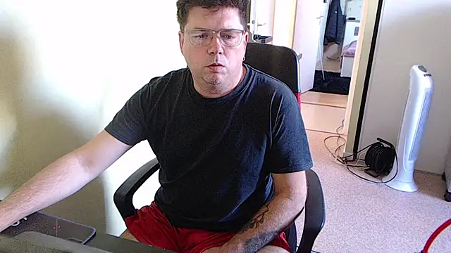 Snapshot of blueandwhite1 chatting on October 21, 2025, 2:29 pm blueandwhite1 online show from October 21, 2025, 2:29 pm