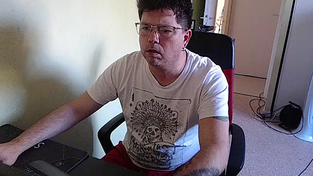 Snapshot of blueandwhite1 chatting on October 30, 2025, 3:24 pm blueandwhite1 online show from October 30, 2025, 3:24 pm