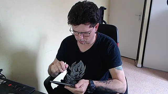 blueandwhite1 online show from March 30, 2026, 3:46 pm