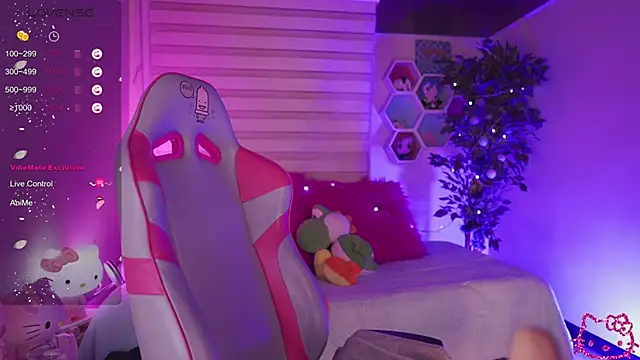  chloe moons  online show from September 19, 2025, 11:05 pm