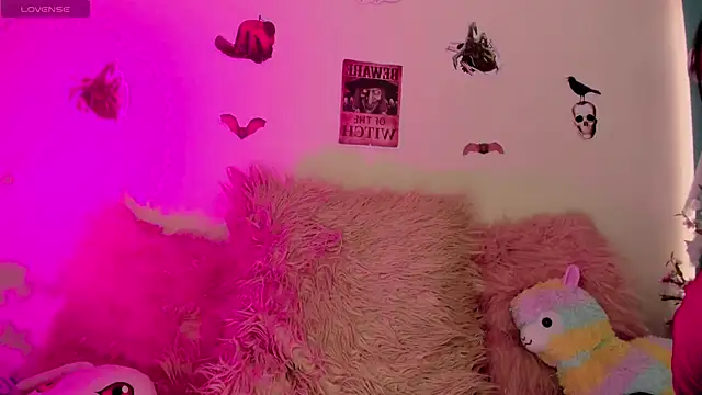  chloe moons  online show from October 7, 2025, 9:56 pm