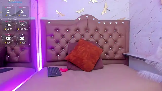 Zoe-Johnson  online show from October 7, 2025, 9:56 pm