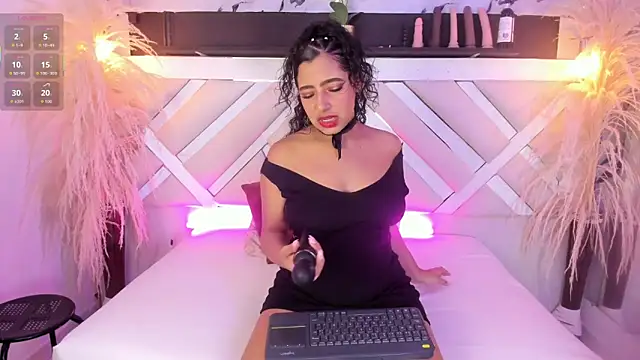 Zoe-Johnson  online show from April 16, 2026, 10:01 pm