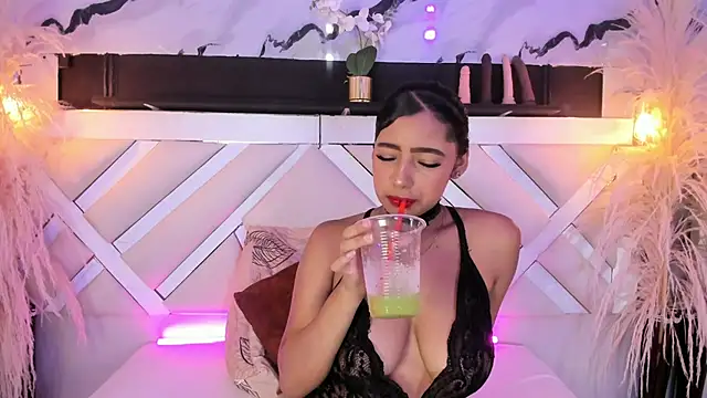 Snapshot of Zoe-Johnson_ chatting on May 5, 2026, 9:23 pm Zoe-Johnson online show from May 5, 2026, 9:23 pm