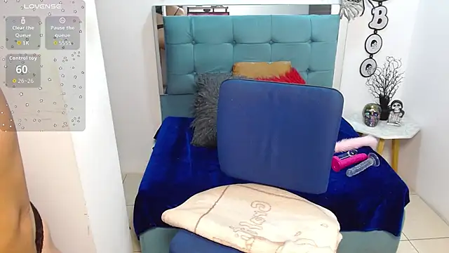 Sara f W online show from October 8, 2025, 11:35 pm