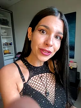 IaraStone online show from September 13, 2025, 9:36 pm