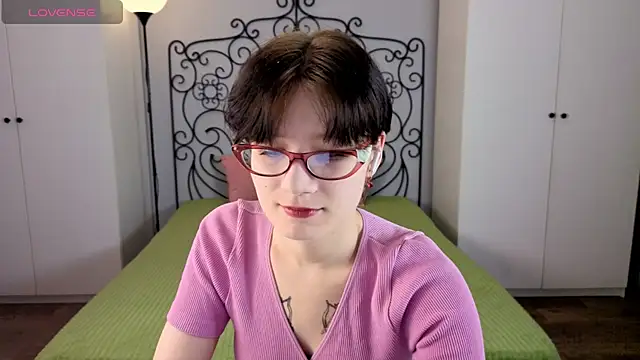 oliviafairy1 online show from September 30, 2025, 4:01 pm