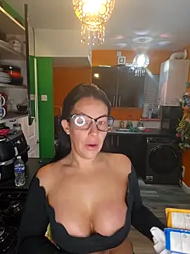 Snapshot of Filthymaddymilfy25 chatting on May 19, 2026, 9:15 am Filthymaddymilfy25 online show from May 19, 2026, 9:15 am