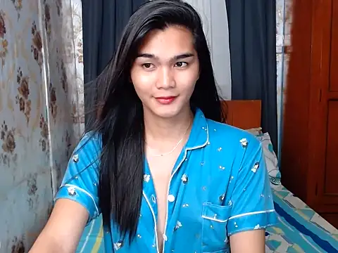 lady in moon online show from October 22, 2025, 7:52 am