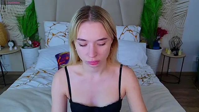 RachelColon online show from October 19, 2025, 3:34 pm