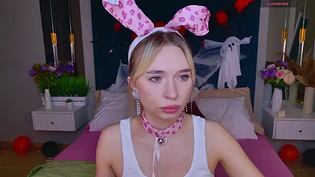 RachelColon online show from November 3, 2025, 3:46 pm