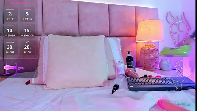 GabbieMonson online show from September 23, 2025, 4:32 pm