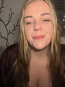 ItsLxsa online show from October 4, 2025, 9:46 pm