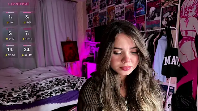 PinkiRay online show from September 12, 2025, 4:29 pm