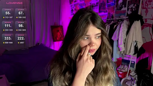 PinkiRay online show from September 17, 2025, 6:20 pm