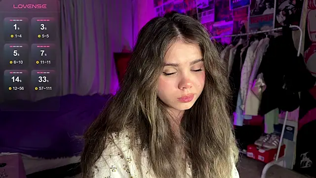 PinkiRay online show from September 18, 2025, 5:15 pm